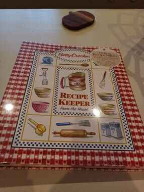 Betty Crocker Red Recipe Keeper Binder